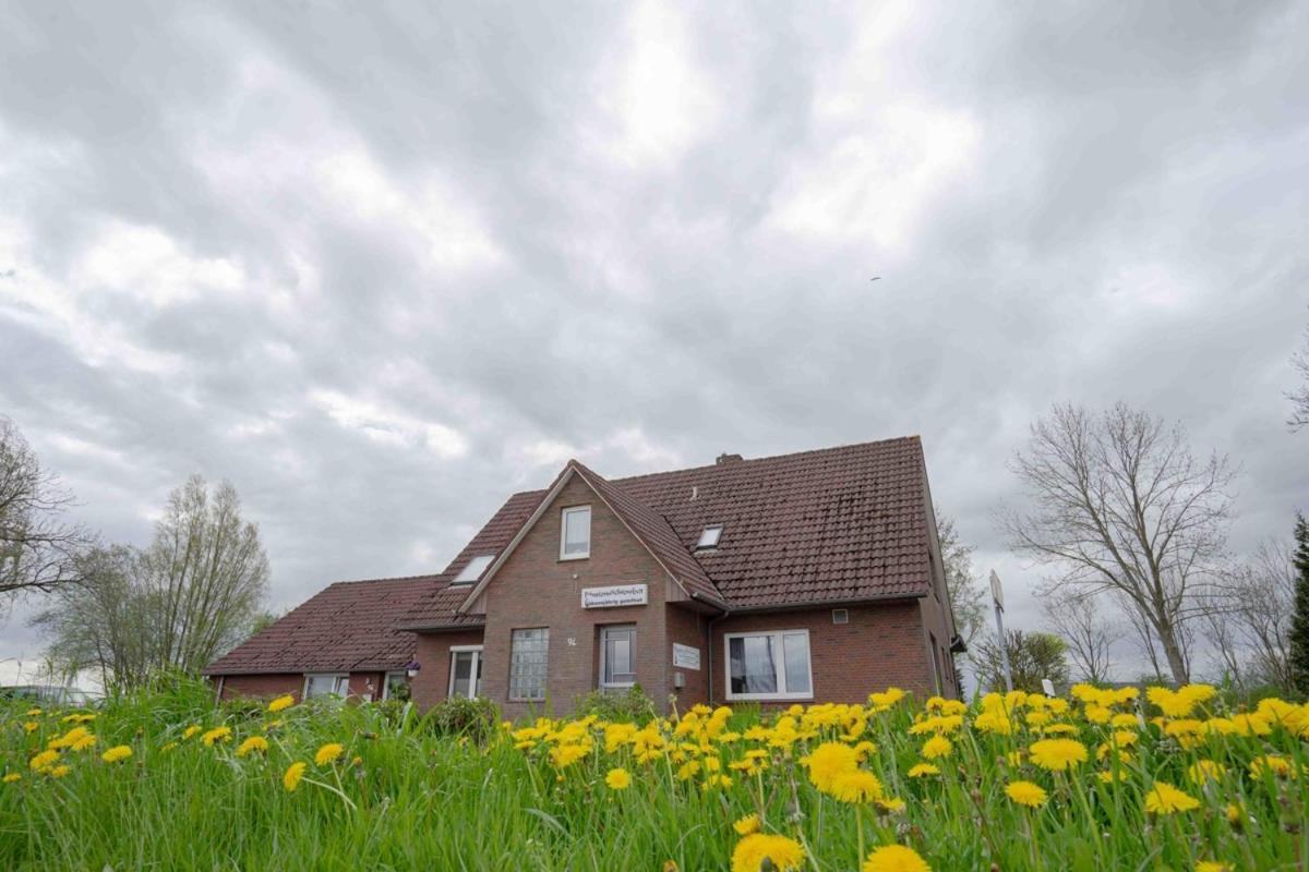 Hotel Pension Schienfatt Am Dornumersieler Tief Esterno foto